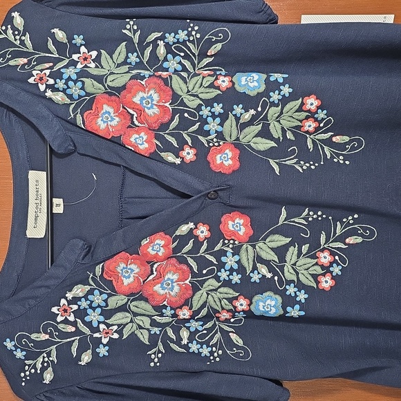 Tempted Hearts Floral Navy Top NWT - Picture 2 of 8
